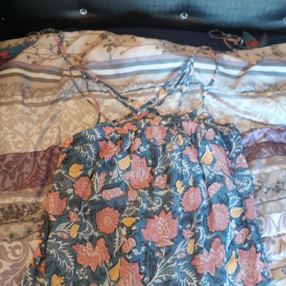 Dress - Picture 2 of 4